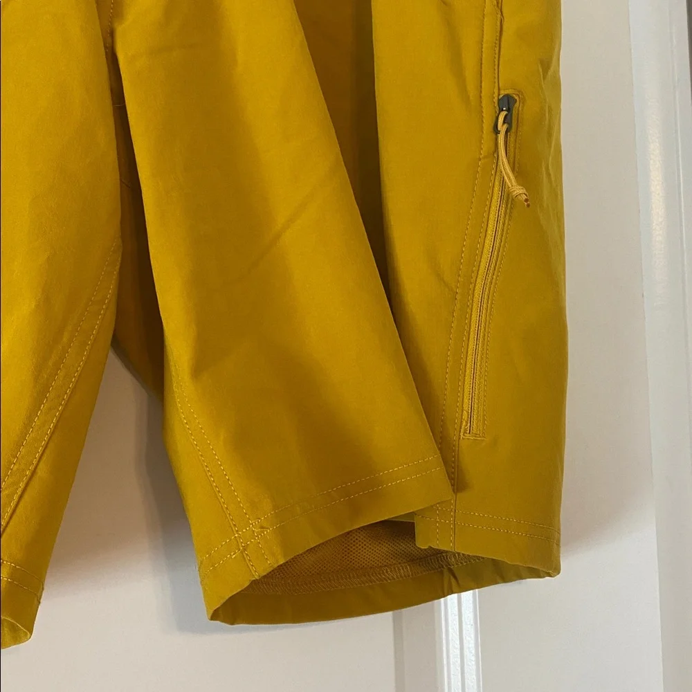 NWT! The North Face Men's Hybrid Shorts in Mustard